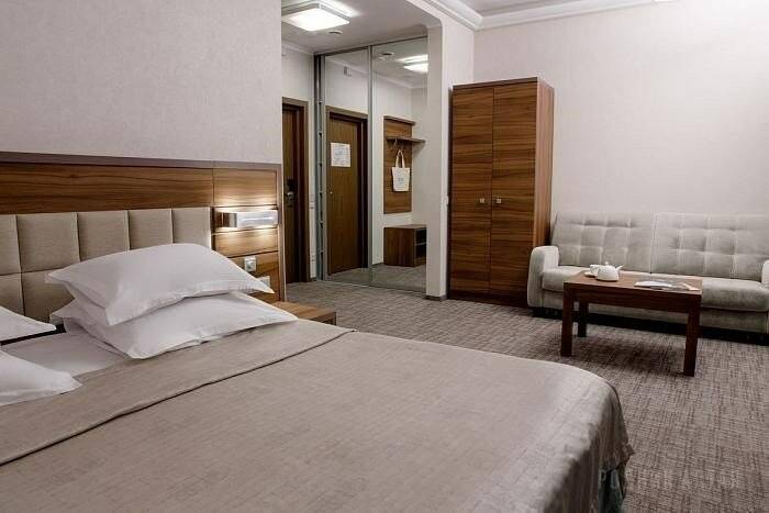 Фотографии номера Джуниор Премиум (вид на лес), Корпус: «Родник» в Гостинице Родник Алтая Белокуриха