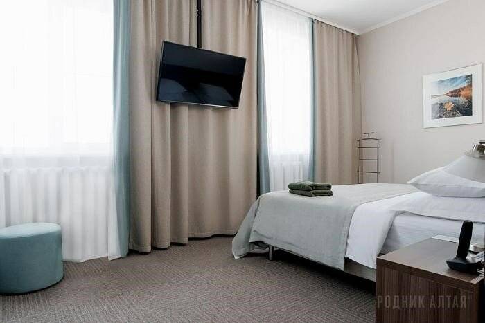 Фотографии номера Джуниор сюит (без балкона), Корпус: «Здравница» в Гостинице Родник Алтая Белокуриха