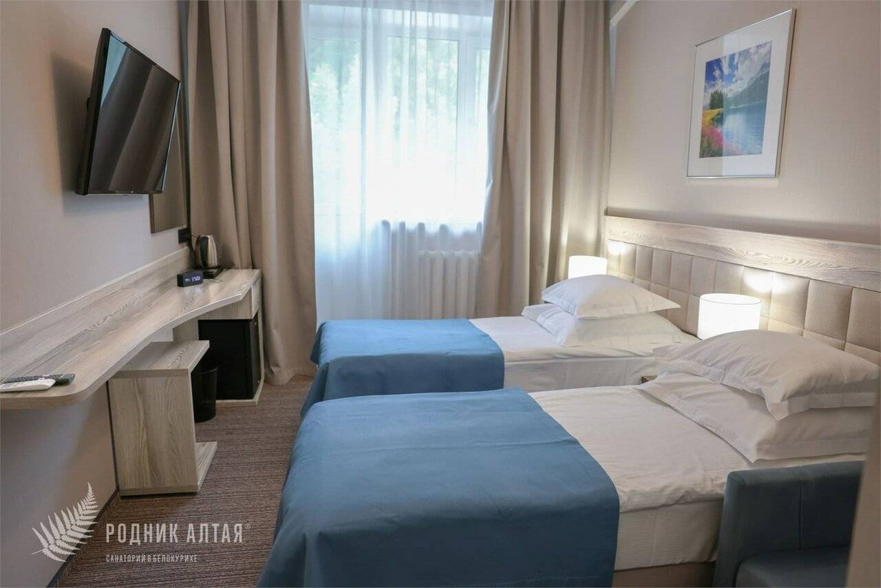 Фотографии номера Семейный 1-комнатный (дабл/твин), Корпус: «Родник» в Гостинице Родник Алтая Белокуриха