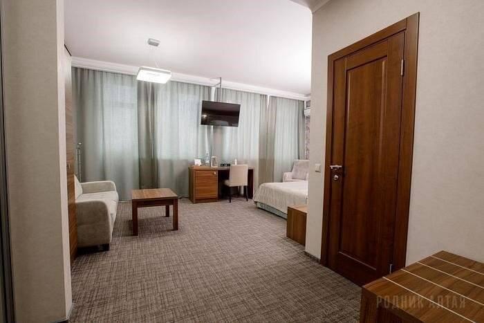 Фотографии номера Джуниор Премиум (вид на лес), Корпус: «Родник» в Гостинице Родник Алтая Белокуриха