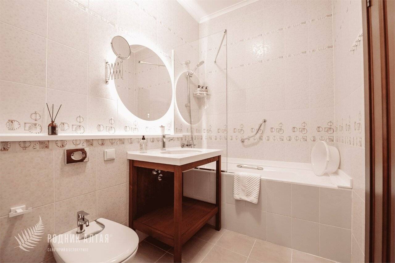 Фотографии номера Люкс Семейный, Корпус: «Родник» в Гостинице Родник Алтая Белокуриха