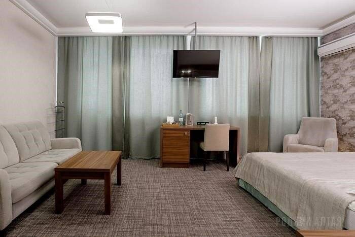 Фотографии номера Джуниор Премиум (вид на город), Корпус: «Родник» в Гостинице Родник Алтая Белокуриха